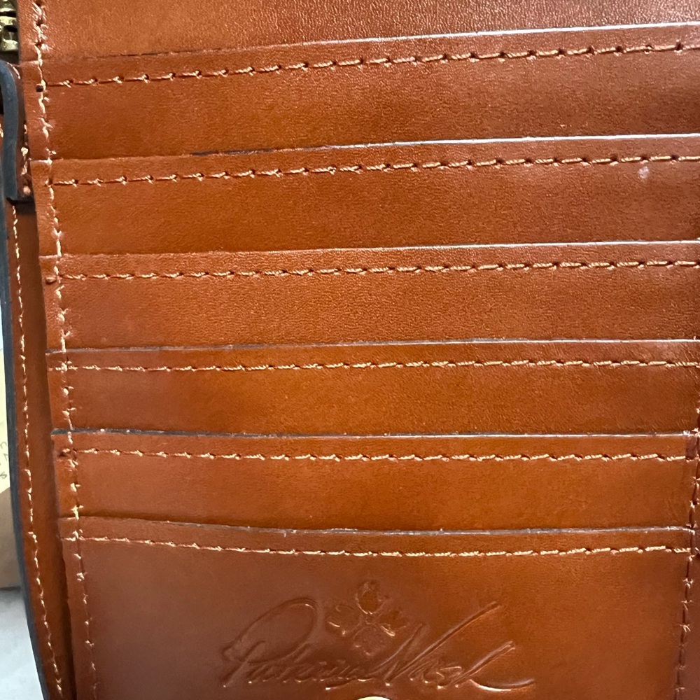 Patricia Nash crossbody wallet with phone holder. - Picture 5 of 6